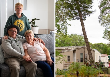 three people gathered on a sofa on the left and mobile homes seen from the outside on the right.