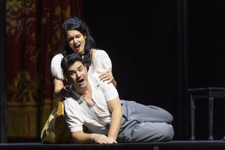Saimir Pirgu as Don José, with Gaëlle Arquez as Carmen.