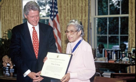 Bill Clinton et Rosa Parks en 1996