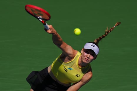 Elena Rybakina serves to Qinwen Zheng.