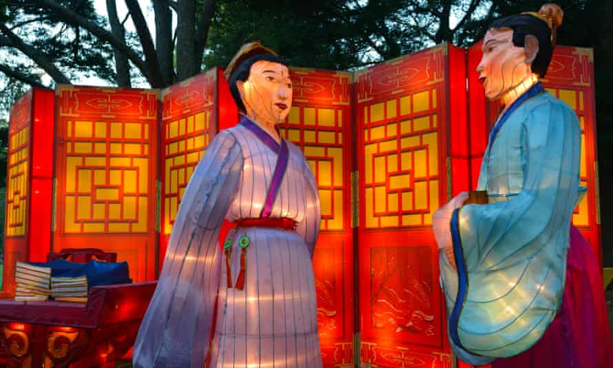 Handmade Chinese couple lanterns in Auckland Lantern Festival