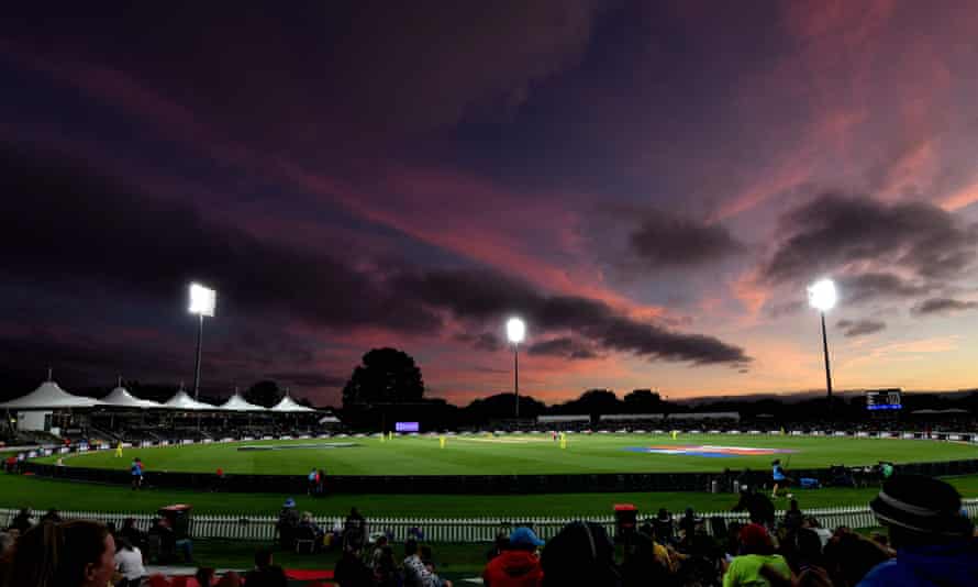 L'Hagley Park Oval a Christchurch al tramonto in aprile.