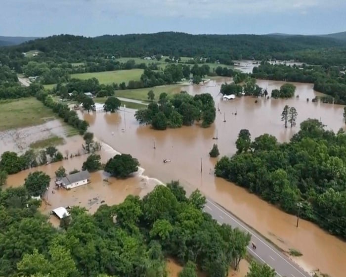 Flash flooding in Missouri leaves one person dead as 200 campers are rescued