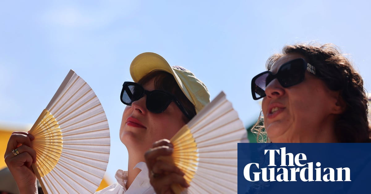 Heatwave and online shopping drive up retail sales in Great Britain