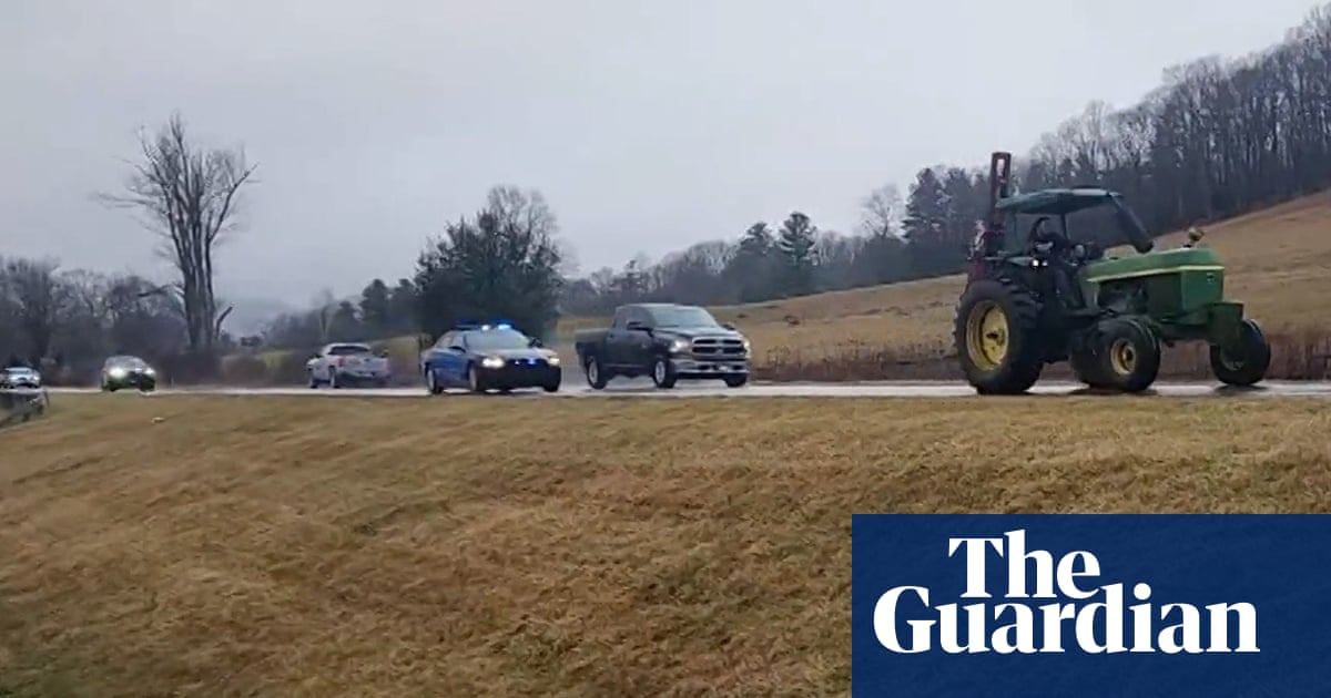 North Carolina police chase man in stolen tractor ramming into oncoming traffic – video