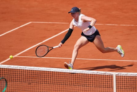 Fran Jones runs for a forehand against Beatriz Haddad Maia