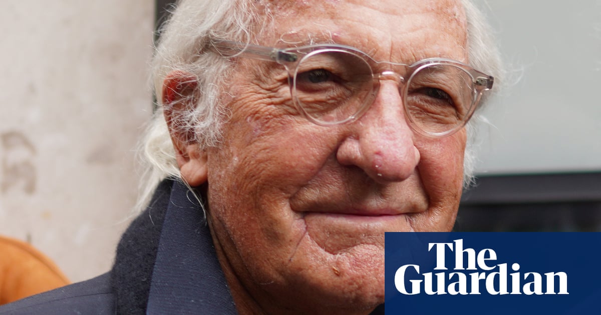 Известният австралийски журналист и режисьор на документални филми беше силен