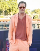 Peachy Excited: Brad Pitt di Paris