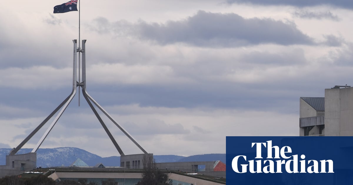 Court orders Australian government to release Iranian asylum seeker detained since 2013