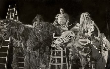 A behind the scenes photograph by Hans Natge. Faust was the most expensive and ambitious the Ufa studio had ever produced.