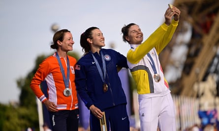 Gold medallist Kristen Faulkner (centre) is joined by Marianne Vos (left), the silver medallist, and bronze winner Lotte Kopecky of Belgium for a selfie.