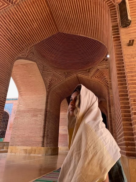 زن در مسجد