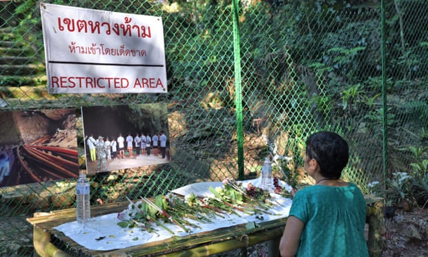 Tourists come to the cave complex to commemorate the rescue operation and also to commemorate the death of diver Saman Gunan. Photo: Telegraf Tourists come to the cave complex to commemorate the rescue operation and also to commemorate the death of diver Saman Gunan. Photo: Telegraf