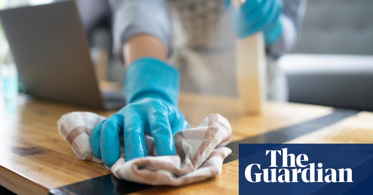 Australian men doing no more housework than they were 20 years ago still 50% less than women