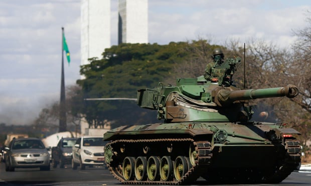 Brazilian tanks pass next to the National Congress.