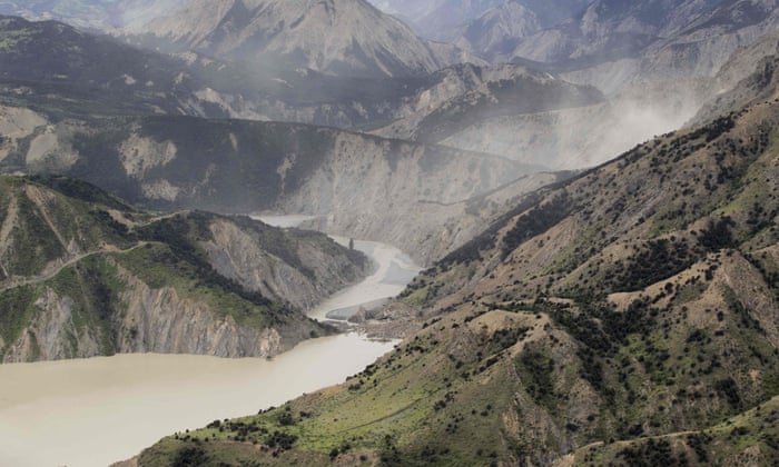 Thousands Stranded And Towns Cut Off After New Zealand Quakes As