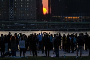 The Manhattanhenge sunset from Hunter’s Point South Park in Queens