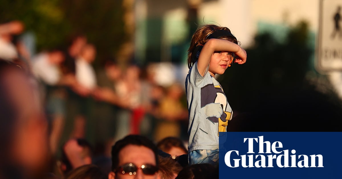 Brisbane expected to swelter under hottest September day in years as east coast faces unseasonably warm weather