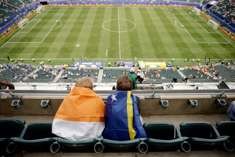 Copa del Mundo 2026: auto golpea multitud en México, Escocia enfrenta juego de espera y más