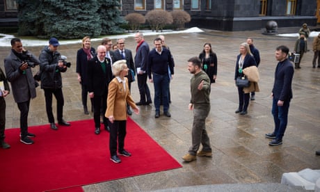Volodymyr Zelenskiy welcomes Ursula von der Leyen and her delegation outside the Mariinsky Palace in Kyiv on Thursday