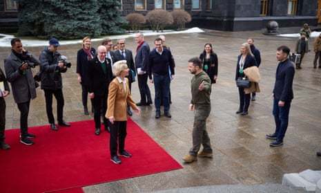 Volodymyr Zelenskiy welcomes Ursula von der Leyen and her delegation outside the Mariinsky Palace in Kyiv on Thursday