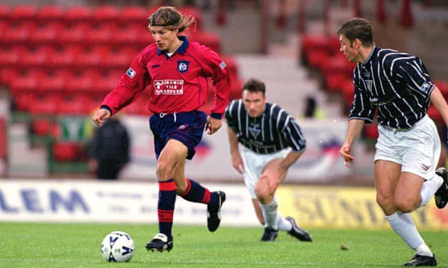 Claudio Caniggia in action for Dundee against Dunfermline in October 2000.