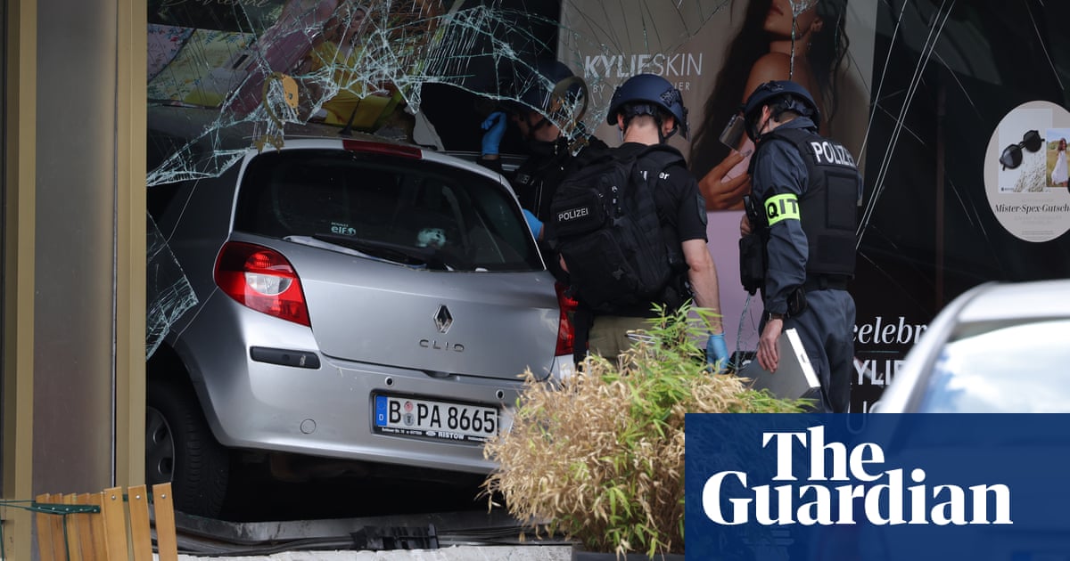 One person killed after man drives car into a crowd in Berlin – video report