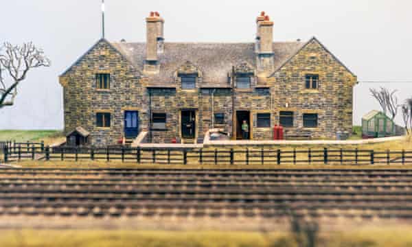 Simon George downloaded hundreds of images of Heaton Lodge Junction successful the 1980s to get the details close for his exemplary railway.