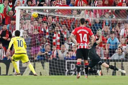 Dani Parejo converts a penalty for Villarreal.