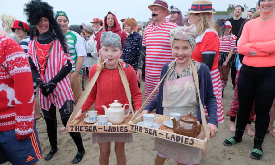 Lyme Lunge, Lyme Regis: two girls dressed up as "sea Ladies"
