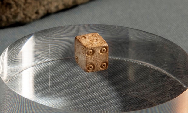 A photo of the 13th-century die made of deer or cow bone
