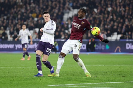 Benjamin Sesko sidles past Axel Disasi to score Manchester United’s late equaliser