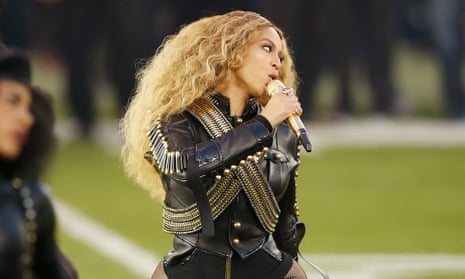 Beyoncé leads her dancers on the Super Bowl field.