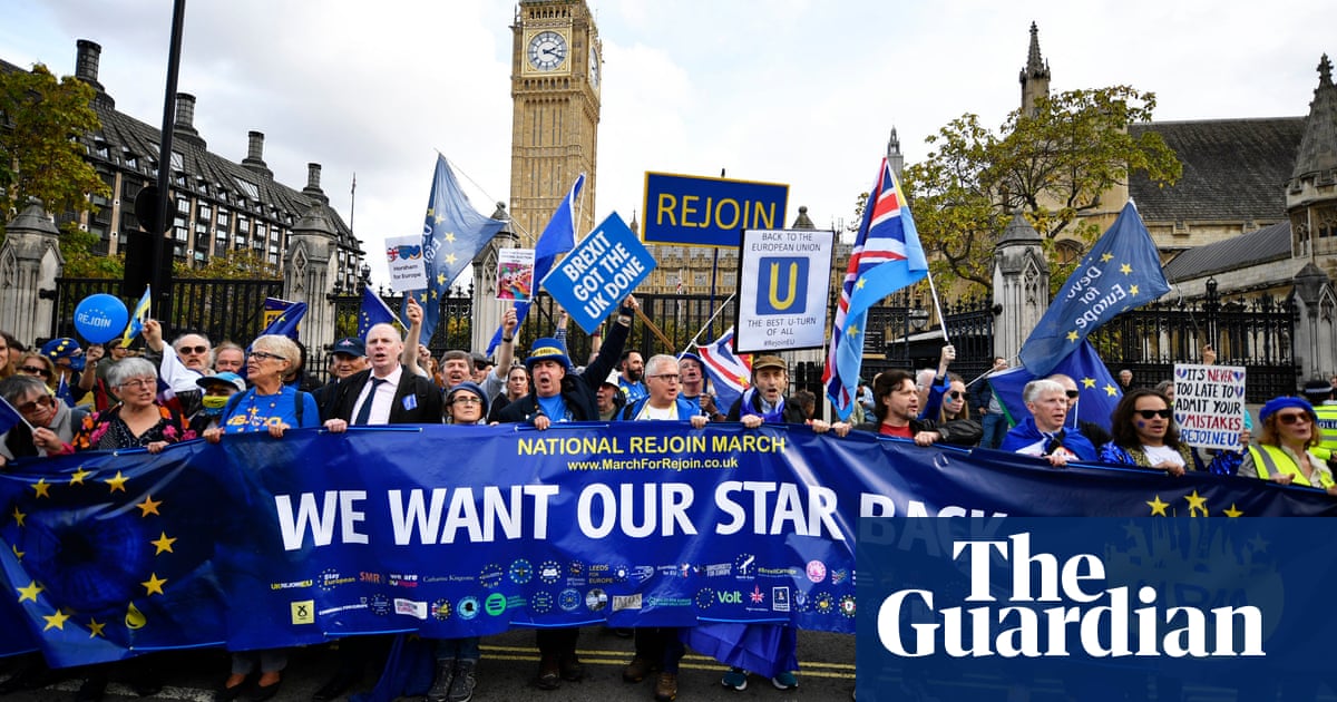 Thousands of London protesters call for UK to rejoin EU