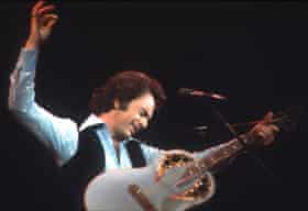 Neil Diamond performs in 1977