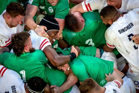 England's Maro Itoje surrounded by the Ireland team in a maul.