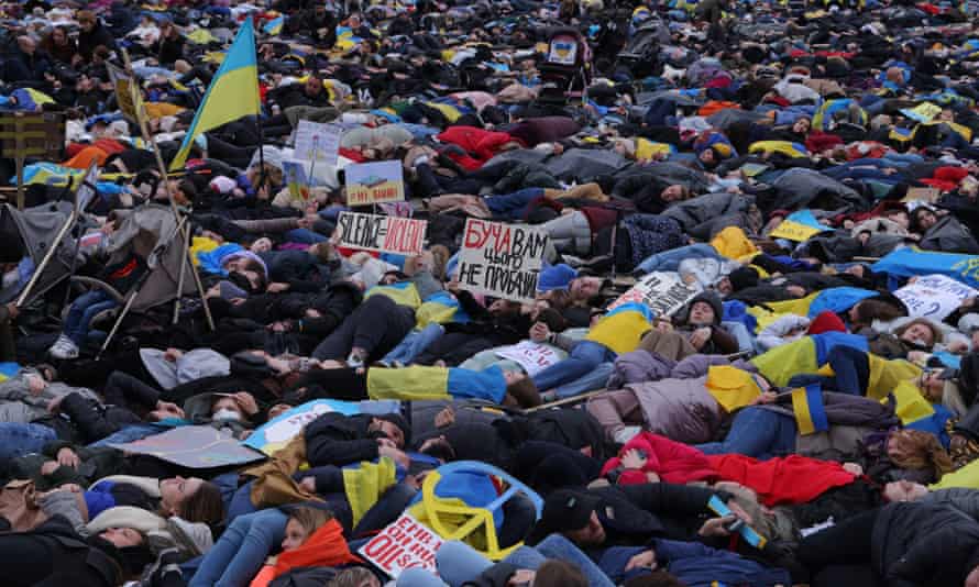 protesters lying down with Ukrainian flags