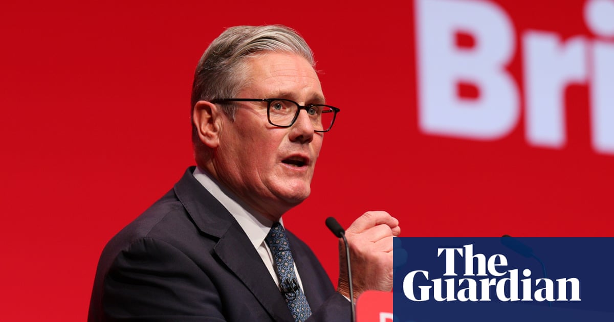 Starmer to rethink human rights law to tackle Farage boats'