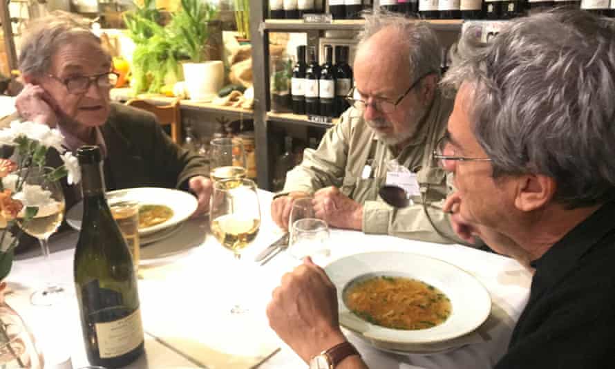 Roger Penrose, Ezra T. Newman and Carlo Rovelli enjoy lunch at a restaurant in November 2019.