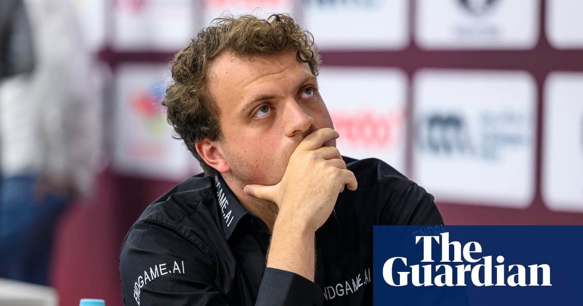 ‘Chess Wimbledon’ opens with an environmental protest as Niemann shares lead