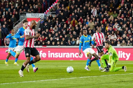 Jose Sa watches as Igor Thiago scores.
