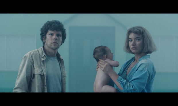 Jesse Eisenberg e Imogen Potts en Vivarium 2019