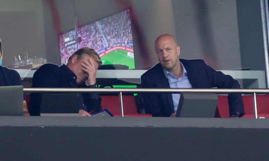 Ronald Koeman reacts after Barcelona conceded for the second time on the counter.