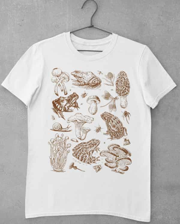 T-shirt featuring frogs and fungi