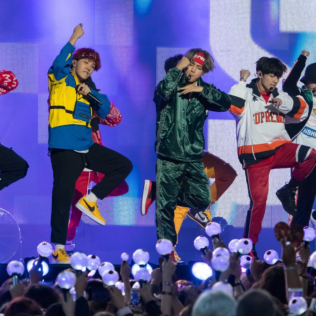 K Pop Fans Join Forces To Drown Out Opposition To Blacklivesmatter K Pop The Guardian
