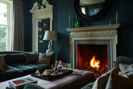 Formal sitting room with fireplace