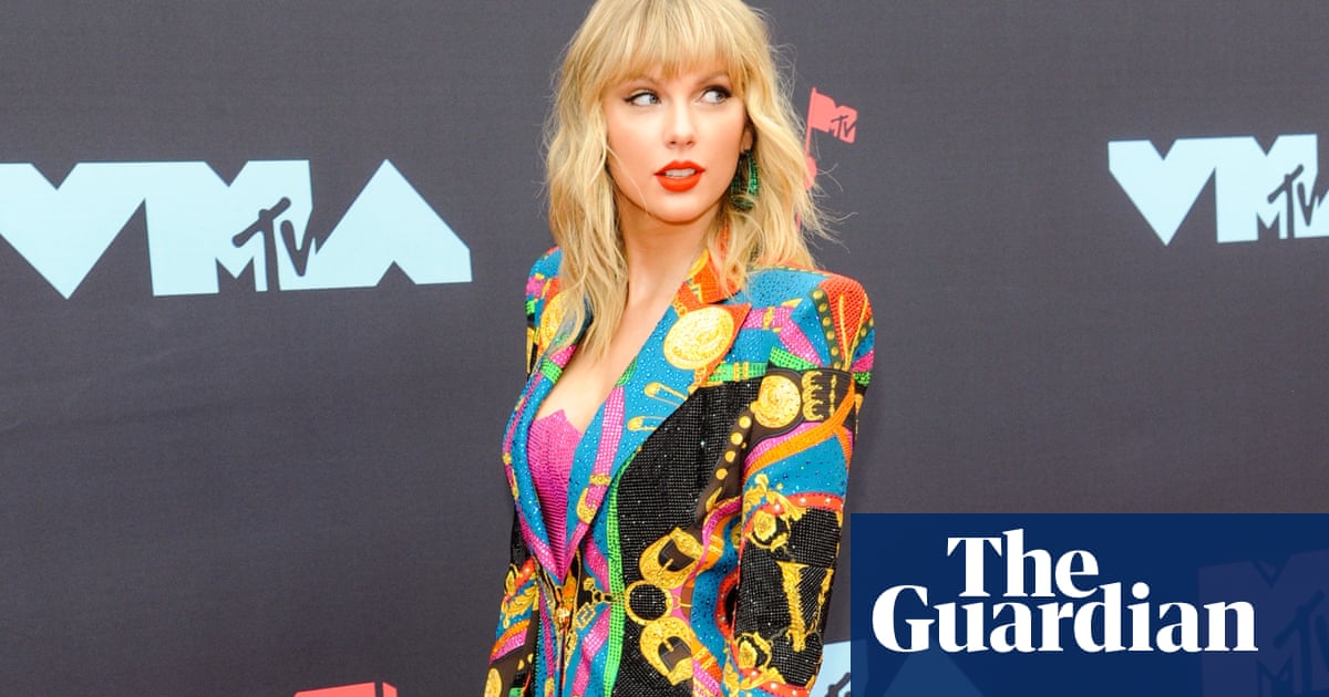 Taylor Swift threatened to sue Microsoft over its racist chatbot Tay