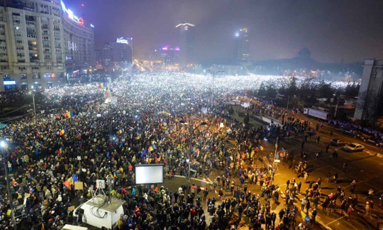 Thousands of Romanians turn out for Bucharest anti-corruption protest зурган илэрцүүд