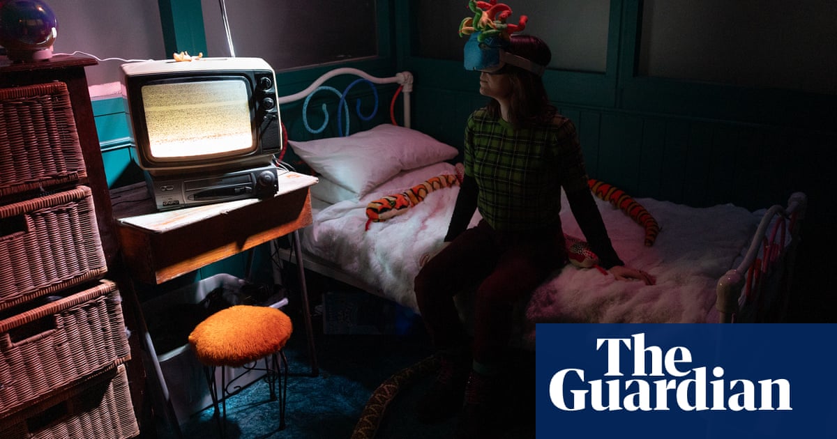 Inside a deserted Melbourne shopping mall is a bizarre XR journey into psychosis | Theatre Inside a deserted Melbourne shopping mall is a bizarre XR journey into psychosis | Theatre