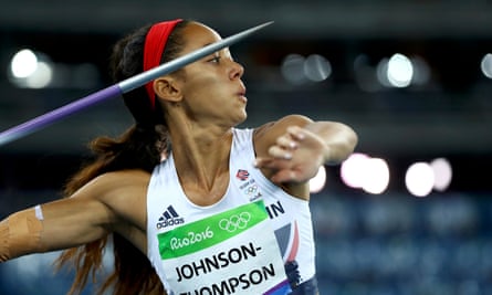 Johnson-Thompson dans la section fatidique du javelot de l'heptathlon aux Jeux olympiques de Rio, où elle a terminé sixième